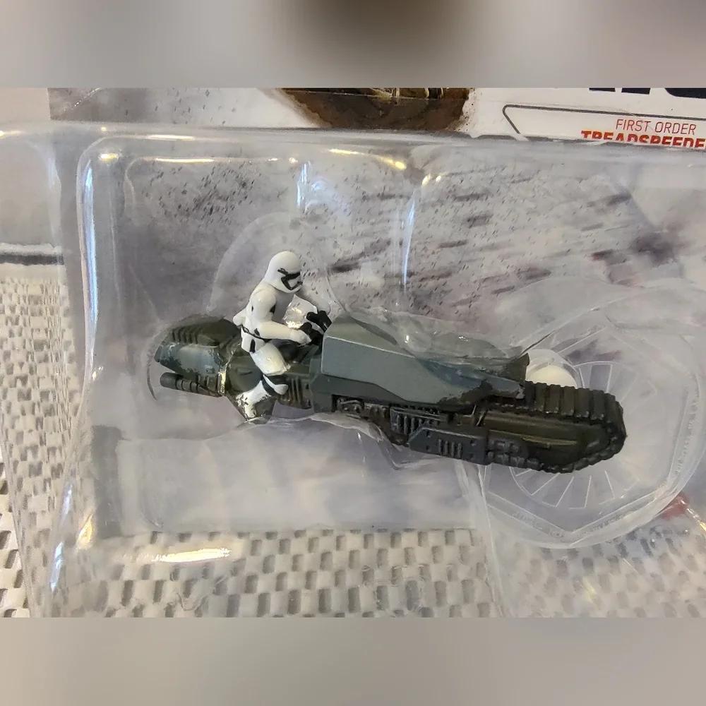 Hot Wheels Starships First Order Treadspeeder Star Wars Die-Cast NWT Disney